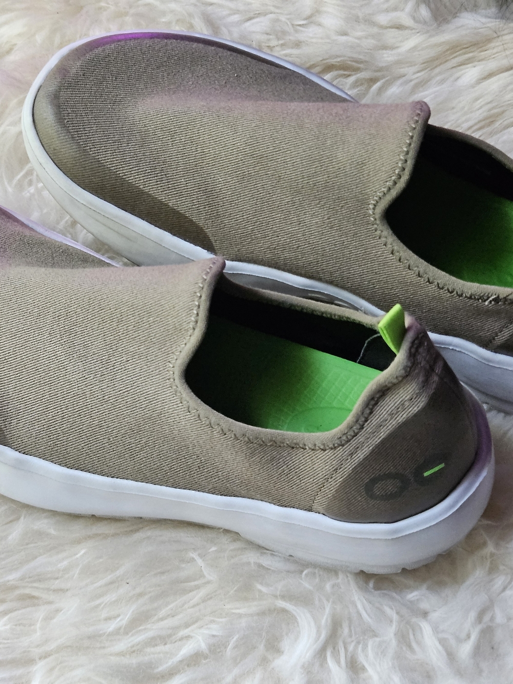 OOFOS OOmg eeZee Low Slip-On Recovery Shoes Taupe / White – Size - Picture 3 of 12
